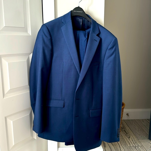 Navy suit - Picture 1 of 2